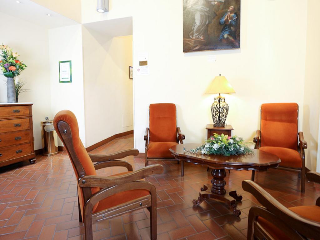 Casa Di Santa Francesca Romana A Ponte Rotto Luaran gambar