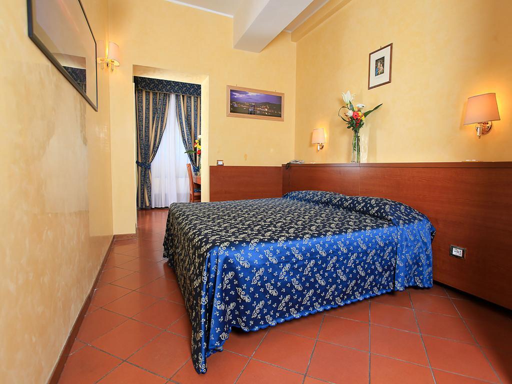 Casa Di Santa Francesca Romana A Ponte Rotto Bilik gambar