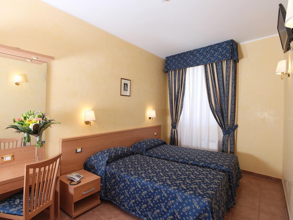 Casa Di Santa Francesca Romana A Ponte Rotto Bilik gambar