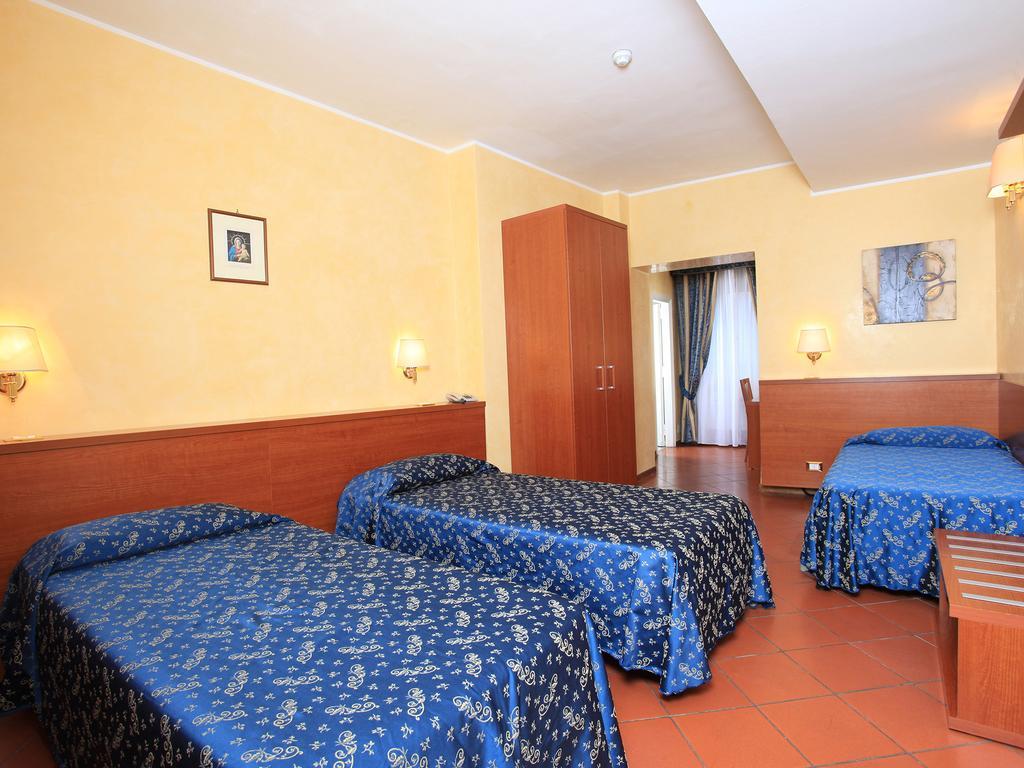 Casa Di Santa Francesca Romana A Ponte Rotto Bilik gambar