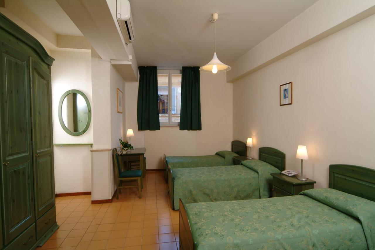 Casa Di Santa Francesca Romana A Ponte Rotto Luaran gambar